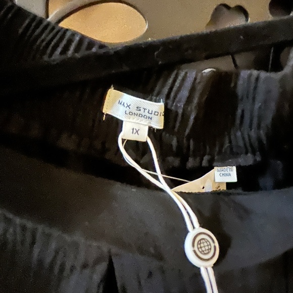 Max Studio London plus size pants. Super soft and flowy. Black. Pockets. - Picture 3 of 5